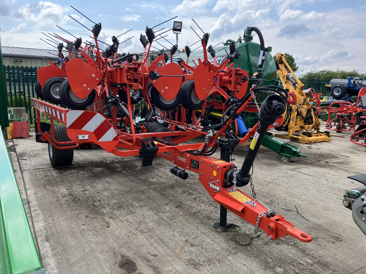 Kuhn GF13003 - Машина за сено и фураж: снимка 1 Kuhn GF13003 - Машина за сено и фураж: снимка 1