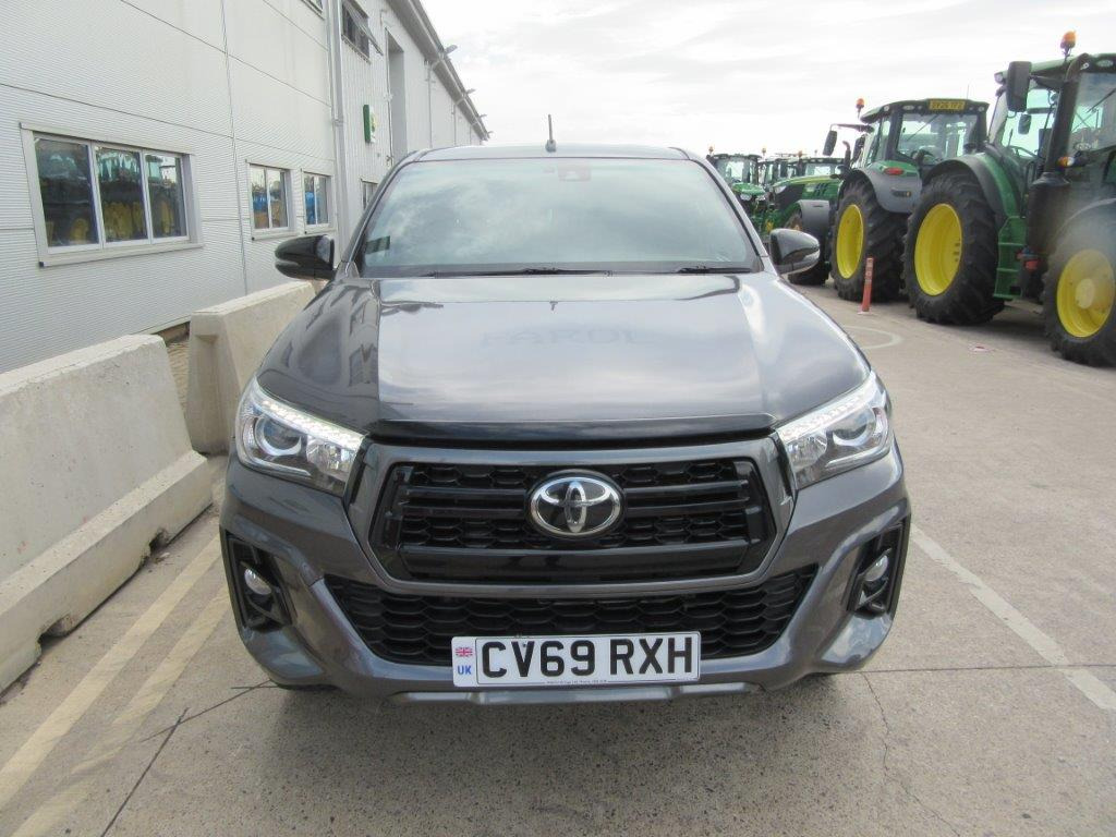 Пикап TOYOTA HILUX INVINCIBLE X: снимка 9