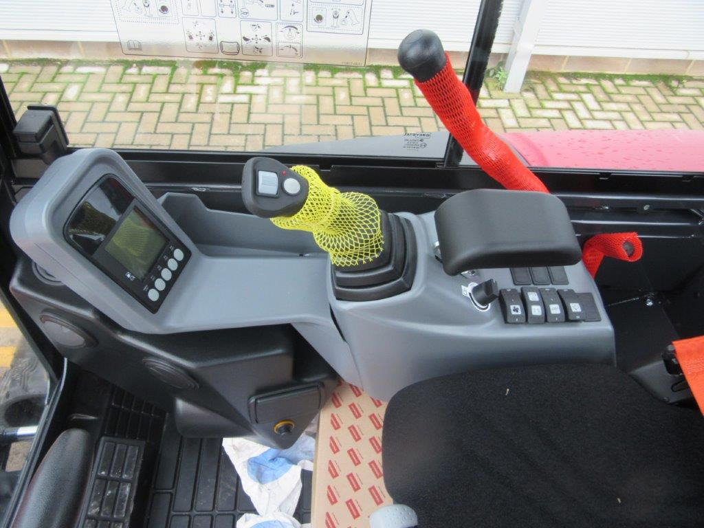 Нови Багер Yanmar SV26: снимка 9