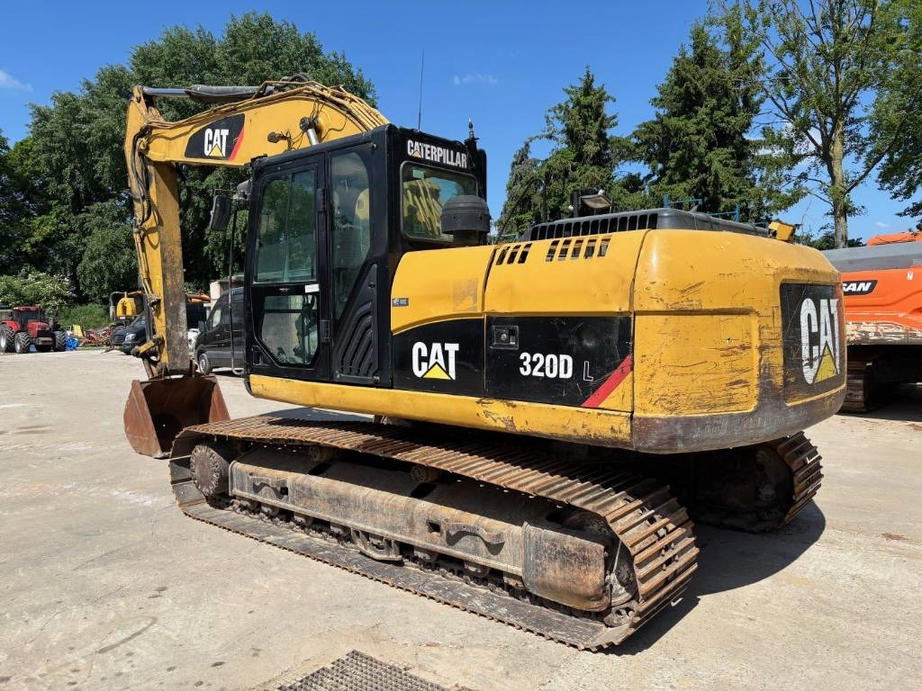 CAT 320 D L - Верижен багер: снимка 2 CAT 320 D L - Верижен багер: снимка 2