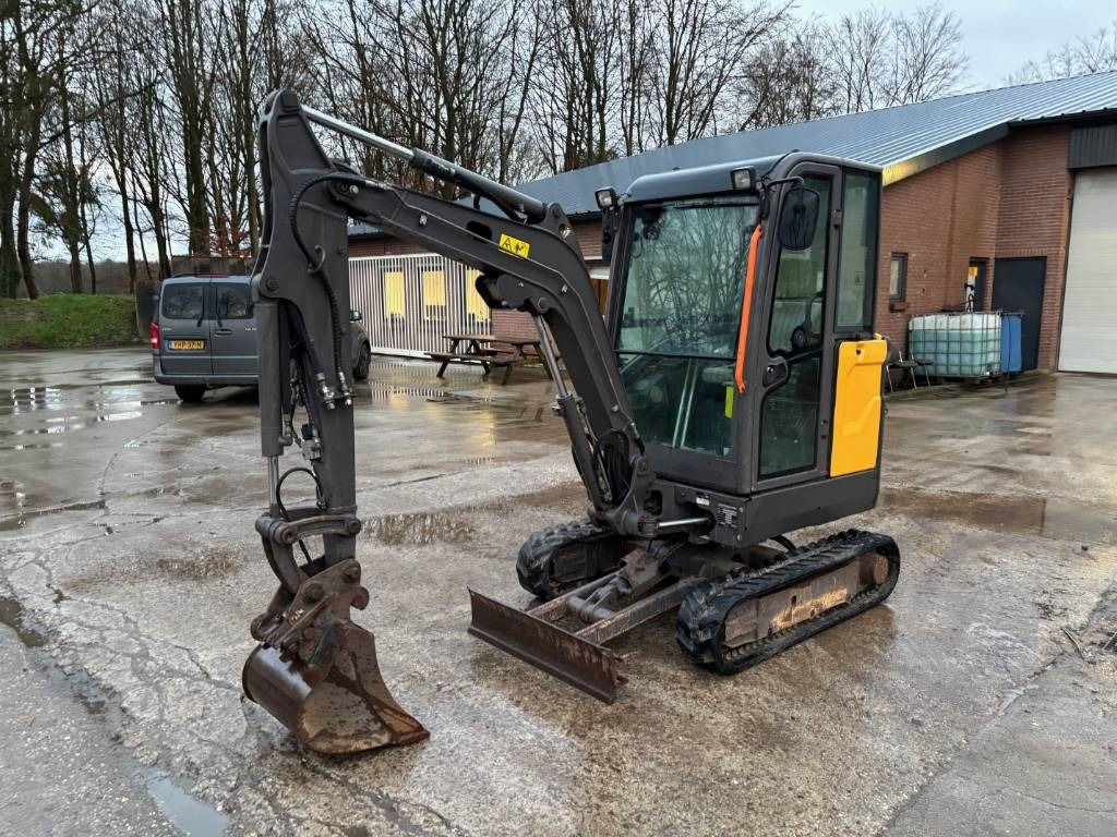 Volvo EC 20 E - Мини багер: снимка 2 Volvo EC 20 E - Мини багер: снимка 2