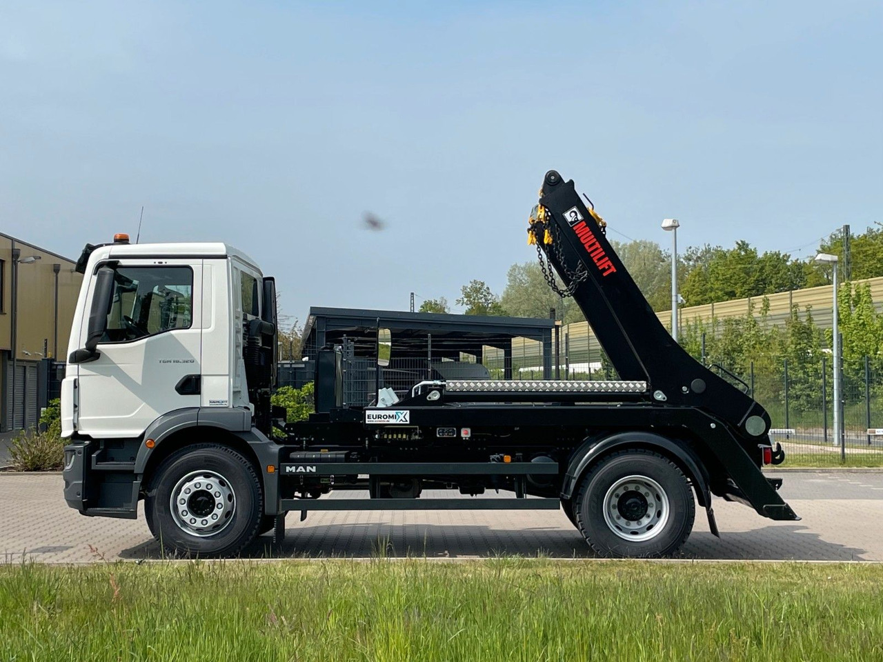 MAN TGM 18.320 4x2 Euro 6e Hiab Multilift Futura 12 - Самосвал камион, Камион с кран: снимка 3 MAN TGM 18.320 4x2 Euro 6e Hiab Multilift Futura 12 - Самосвал камион, Камион с кран: снимка 3