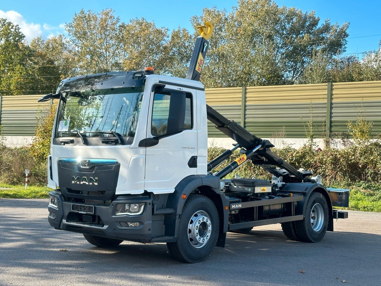 MAN TGM 18.320 4x2 Euro 6e Hyva 12-45 - Мултилифт с кука камион, Камион с кран: снимка 1 MAN TGM 18.320 4x2 Euro 6e Hyva 12-45 - Мултилифт с кука камион, Камион с кран: снимка 1