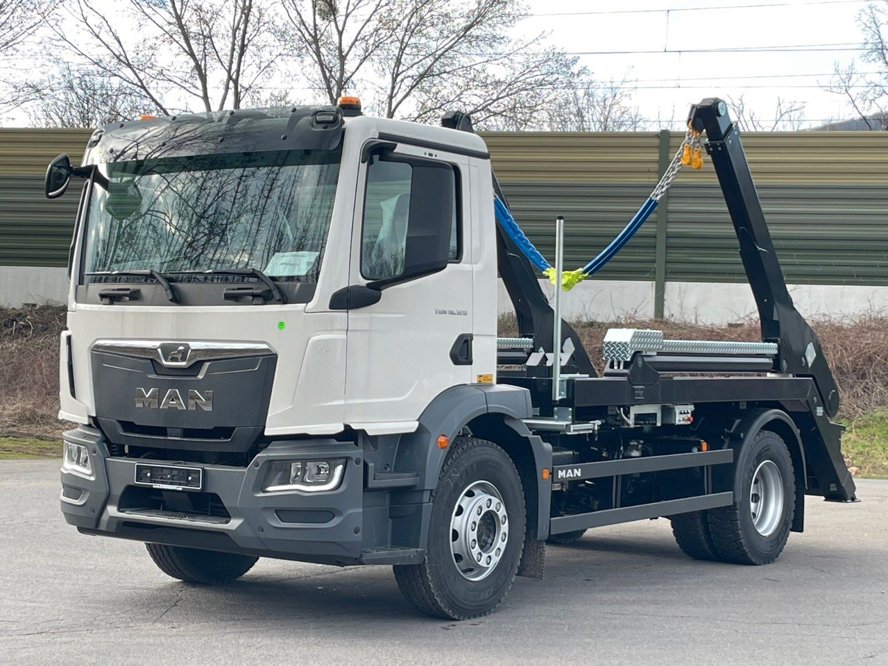 MAN TGM 18.320 4x2 Euro 6e Hyva Absetzkipper - Самосвал камион, Камион с кран: снимка 1 MAN TGM 18.320 4x2 Euro 6e Hyva Absetzkipper - Самосвал камион, Камион с кран: снимка 1