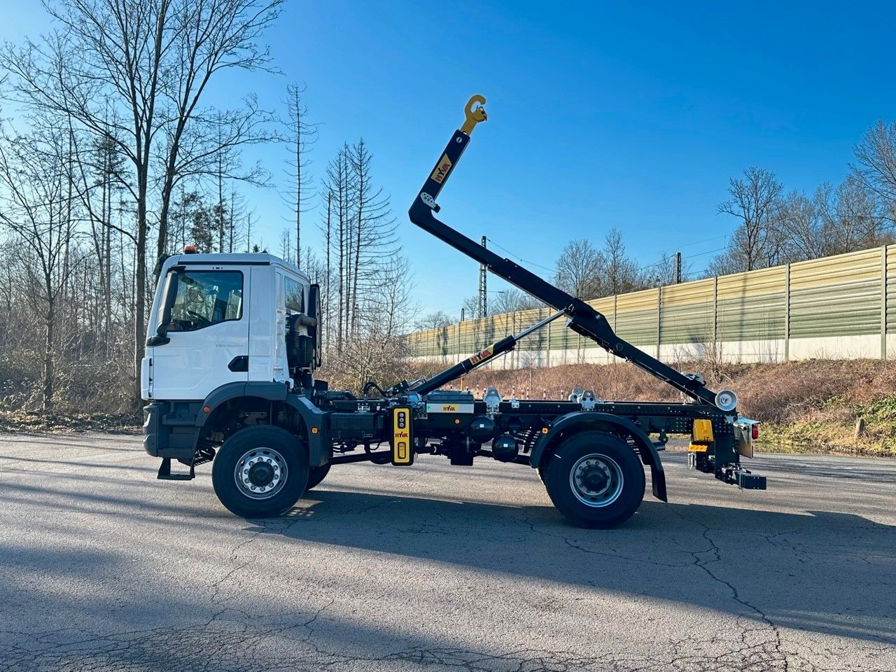 MAN TGM 18.320 4x4 Euro 6e Hyva 12-45 - Мултилифт с кука камион, Камион с кран: снимка 3 MAN TGM 18.320 4x4 Euro 6e Hyva 12-45 - Мултилифт с кука камион, Камион с кран: снимка 3