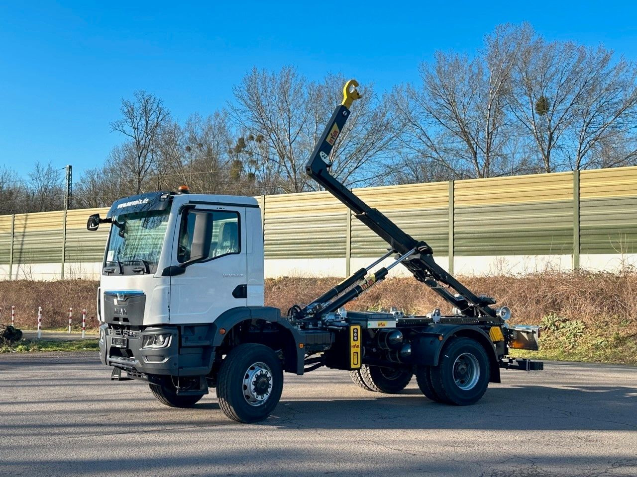 MAN TGM 18.320 4x4 Euro 6e Hyva 12-45 - Мултилифт с кука камион, Камион с кран: снимка 2 MAN TGM 18.320 4x4 Euro 6e Hyva 12-45 - Мултилифт с кука камион, Камион с кран: снимка 2