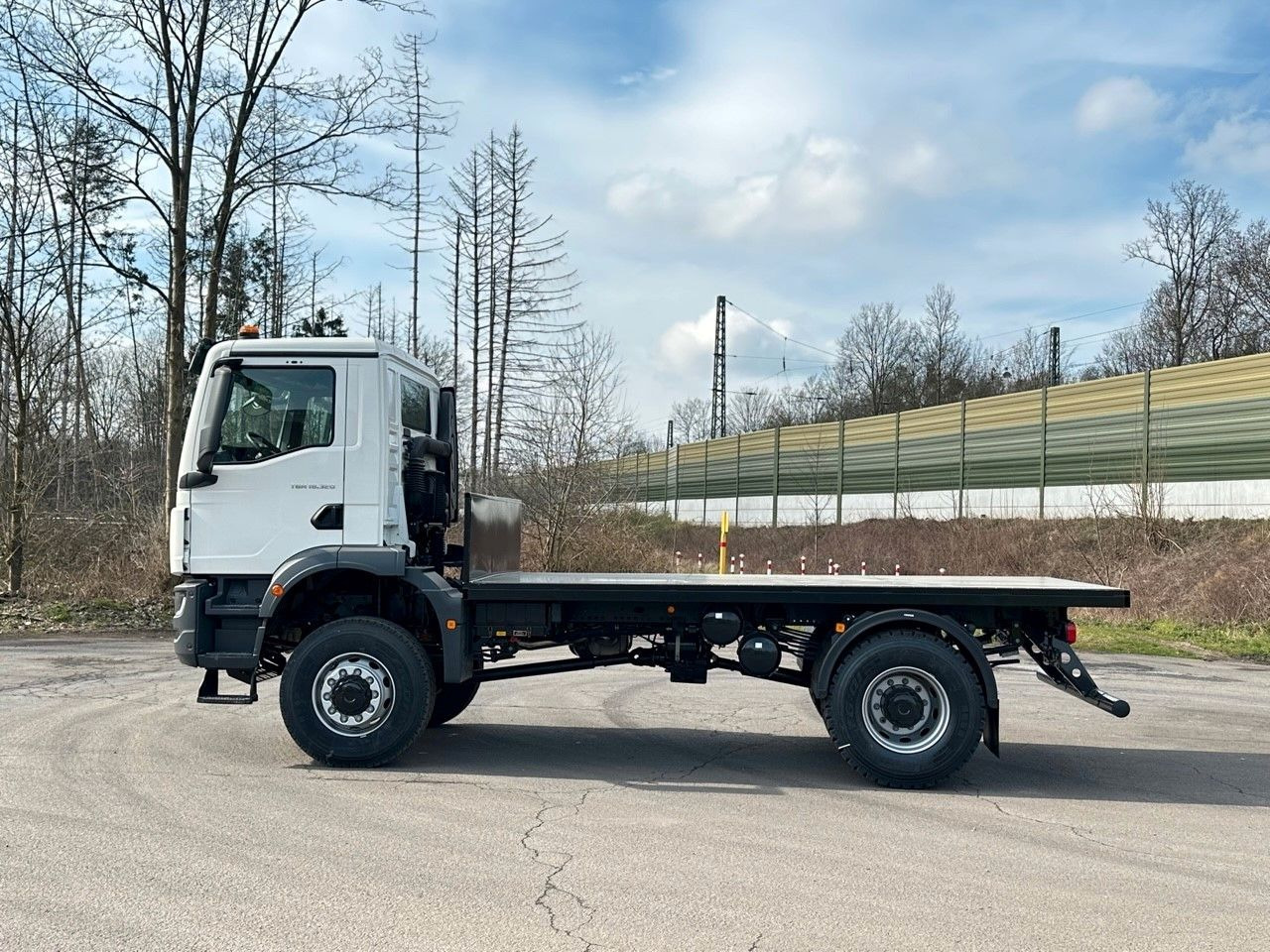 MAN TGM 18.320 4x4 Euro 6e Plato - Бордови камион: снимка 3 MAN TGM 18.320 4x4 Euro 6e Plato - Бордови камион: снимка 3