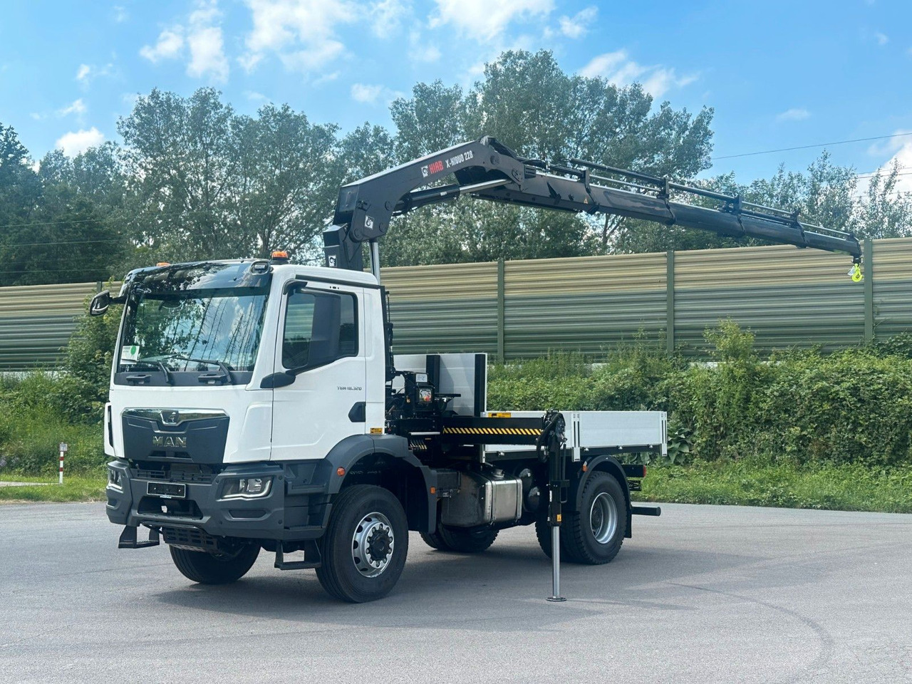 MAN TGM 18.320 4x4 Euro 6e Pritsche Hiab 228-4 Kran - Бордови камион, Камион с кран: снимка 1 MAN TGM 18.320 4x4 Euro 6e Pritsche Hiab 228-4 Kran - Бордови камион, Камион с кран: снимка 1