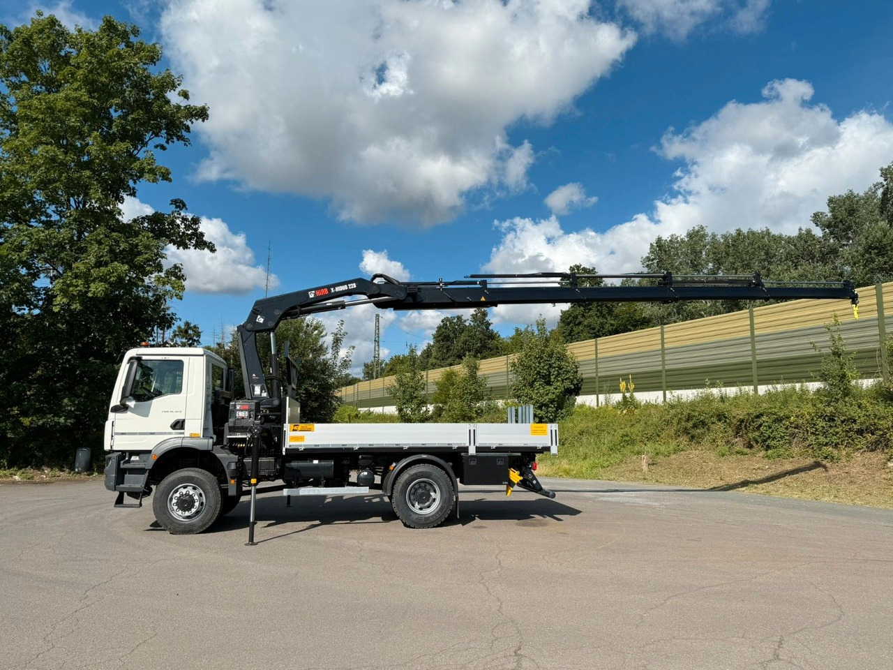 MAN TGM 18.320 4x4 Hiab 228-4 Kran - Камион с кран: снимка 2 MAN TGM 18.320 4x4 Hiab 228-4 Kran - Камион с кран: снимка 2