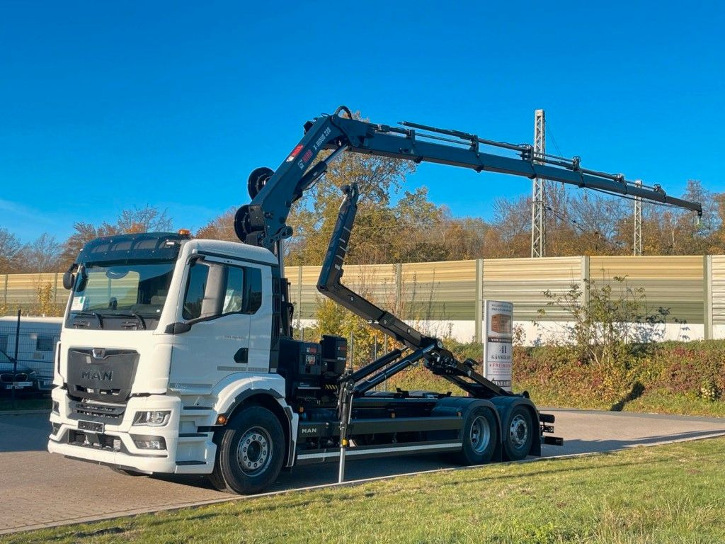 MAN TGS 26.470 6x2 Abrollkipper + Kran Hiab 228-6 - Мултилифт с кука камион, Камион с кран: снимка 1 MAN TGS 26.470 6x2 Abrollkipper + Kran Hiab 228-6 - Мултилифт с кука камион, Камион с кран: снимка 1
