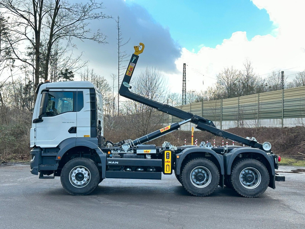 MAN TGS 33.440 6x4 Euro6e Abrollkipper Hyva - Мултилифт с кука камион, Камион с кран: снимка 3 MAN TGS 33.440 6x4 Euro6e Abrollkipper Hyva - Мултилифт с кука камион, Камион с кран: снимка 3