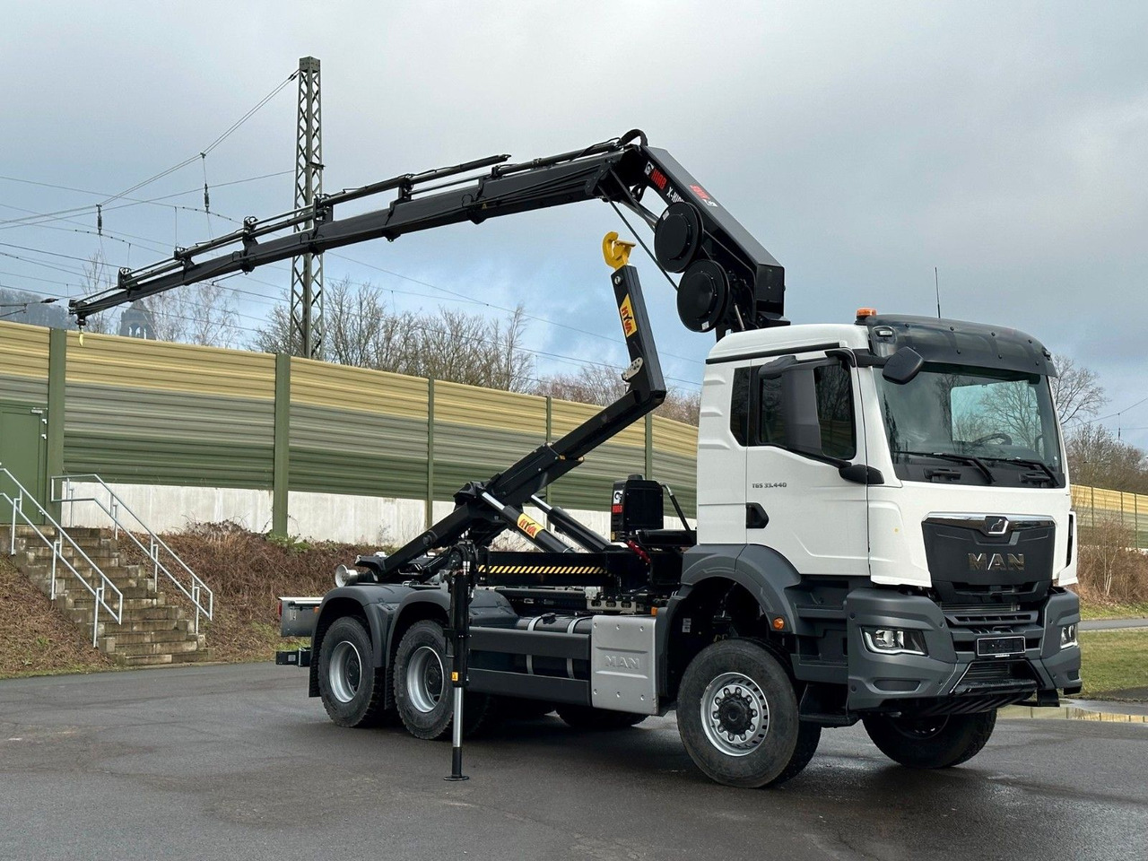 MAN TGS 33.440 6x6 BB Abrollkipper+Kran Hiab 228-6 - Мултилифт с кука камион, Камион с кран: снимка 3 MAN TGS 33.440 6x6 BB Abrollkipper+Kran Hiab 228-6 - Мултилифт с кука камион, Камион с кран: снимка 3