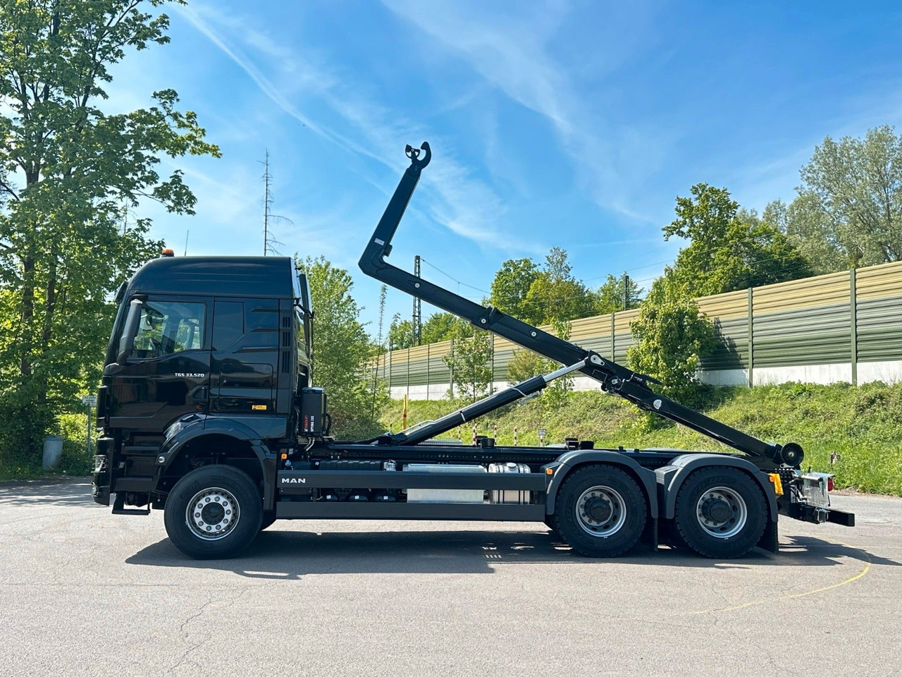 MAN TGS 33.520 6X4 Euro6e Abrollkipper MULTILIFT - Мултилифт с кука камион, Камион с кран: снимка 3 MAN TGS 33.520 6X4 Euro6e Abrollkipper MULTILIFT - Мултилифт с кука камион, Камион с кран: снимка 3