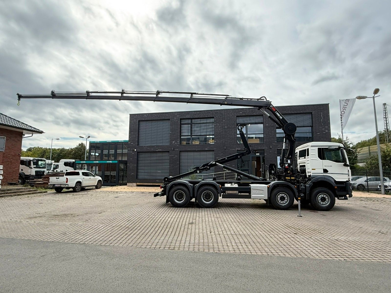 MAN TGS 35.480 8x4 Abrollkipper + Kran HIAB 228-6 - Мултилифт с кука камион, Камион с кран: снимка 3 MAN TGS 35.480 8x4 Abrollkipper + Kran HIAB 228-6 - Мултилифт с кука камион, Камион с кран: снимка 3