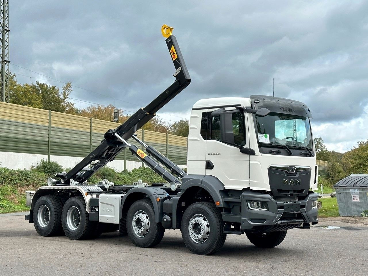 MAN TGS 41.440 8x4 Euro6e Hyva 26-55 Abrollkipper - Мултилифт с кука камион: снимка 1 MAN TGS 41.440 8x4 Euro6e Hyva 26-55 Abrollkipper - Мултилифт с кука камион: снимка 1
