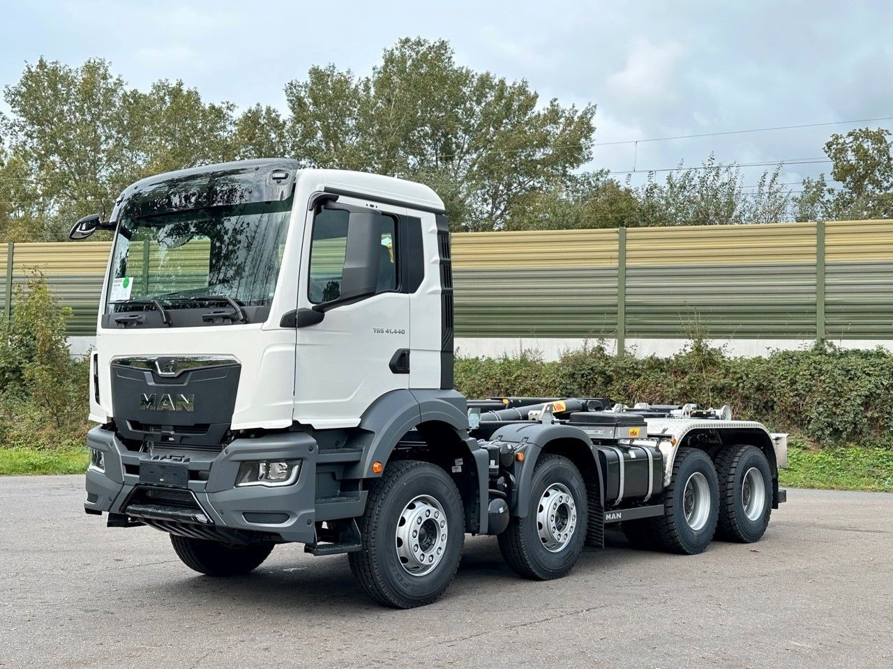 MAN TGS 41.440 8x4 Euro6e Hyva 26-55 Abrollkipper - Мултилифт с кука камион: снимка 3 MAN TGS 41.440 8x4 Euro6e Hyva 26-55 Abrollkipper - Мултилифт с кука камион: снимка 3