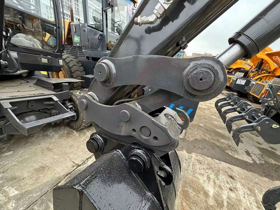 Hot Sale Used Doosan Dx75 Small 7.5t Wheel Excavator South Korea DX75 Mini Excavator for Sale Good Condition - Колесен багер: снимка 5 Hot Sale Used Doosan Dx75 Small 7.5t Wheel Excavator South Korea DX75 Mini Excavator for Sale Good Condition - Колесен багер: снимка 5
