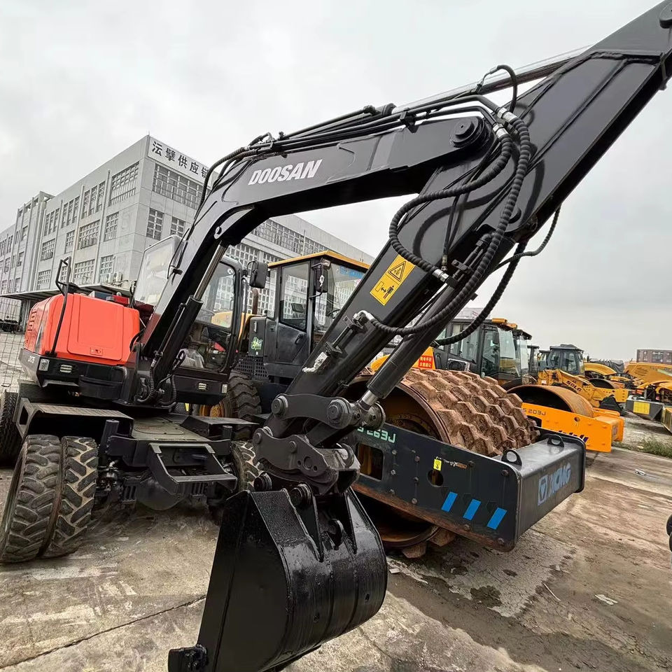 Hot Sale Used Doosan Dx75 Small 7.5t Wheel Excavator South Korea DX75 Mini Excavator for Sale Good Condition - Колесен багер: снимка 1 Hot Sale Used Doosan Dx75 Small 7.5t Wheel Excavator South Korea DX75 Mini Excavator for Sale Good Condition - Колесен багер: снимка 1