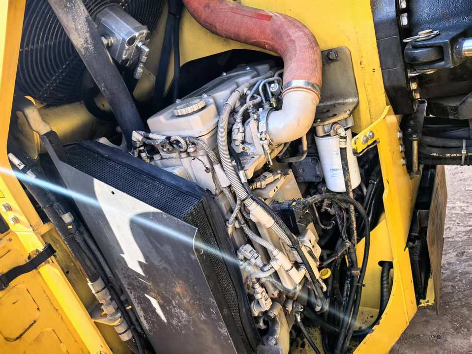 Hot Sale Used Dynapac CC6200 Road Roller Good Condition Double Steel Wheel Original Sweden Construction Machine Cheap Loader - Пътен валяк: снимка 4 Hot Sale Used Dynapac CC6200 Road Roller Good Condition Double Steel Wheel Original Sweden Construction Machine Cheap Loader - Пътен валяк: снимка 4