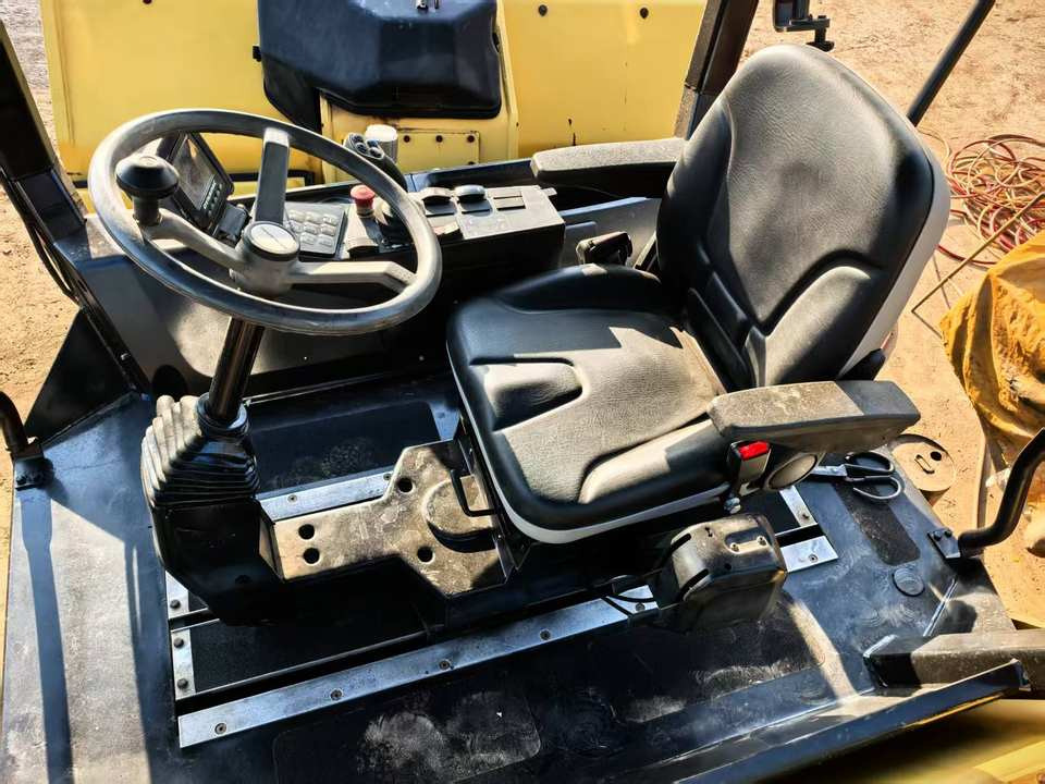 Hot Sale Used Dynapac CC6200 Road Roller Good Condition Double Steel Wheel Original Sweden Construction Machine Cheap Loader - Пътен валяк: снимка 3 Hot Sale Used Dynapac CC6200 Road Roller Good Condition Double Steel Wheel Original Sweden Construction Machine Cheap Loader - Пътен валяк: снимка 3