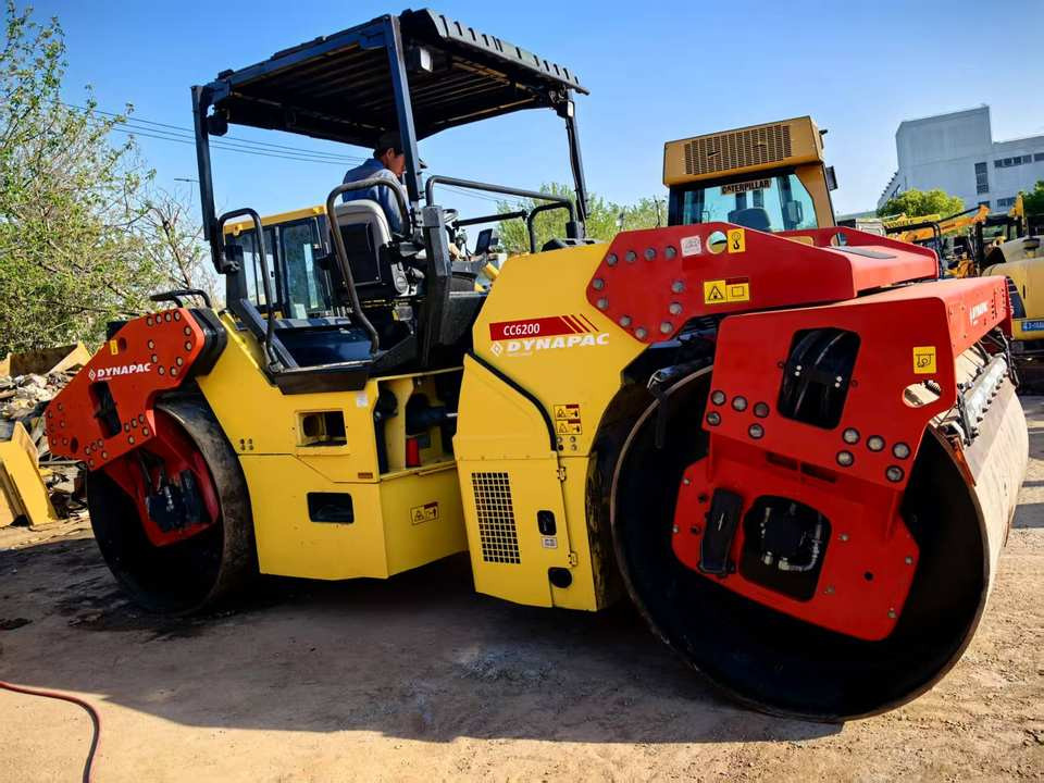 Hot Sale Used Dynapac CC6200 Road Roller Good Condition Double Steel Wheel Original Sweden Construction Machine Cheap Loader - Пътен валяк: снимка 2 Hot Sale Used Dynapac CC6200 Road Roller Good Condition Double Steel Wheel Original Sweden Construction Machine Cheap Loader - Пътен валяк: снимка 2