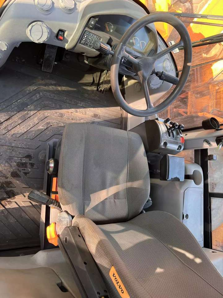 Hot Sale Used VOLVO L120GZ Loader Construction Machinery High Quality Loader VOLVO - Колесен товарач: снимка 4 Hot Sale Used VOLVO L120GZ Loader Construction Machinery High Quality Loader VOLVO - Колесен товарач: снимка 4