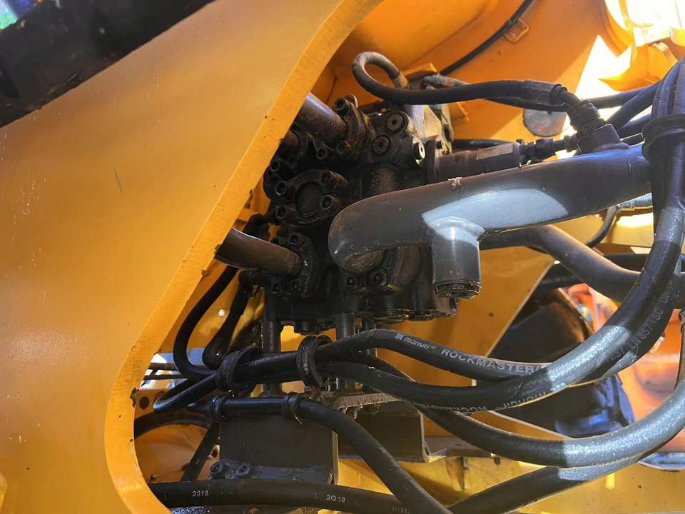 Hot Selling Used Original Sweden Hydraulic Volvo L120GZ Wheel Loader Second Hand Loader Volvo L220G in Good Condition for Sale - Колесен товарач: снимка 5 Hot Selling Used Original Sweden Hydraulic Volvo L120GZ Wheel Loader Second Hand Loader Volvo L220G in Good Condition for Sale - Колесен товарач: снимка 5