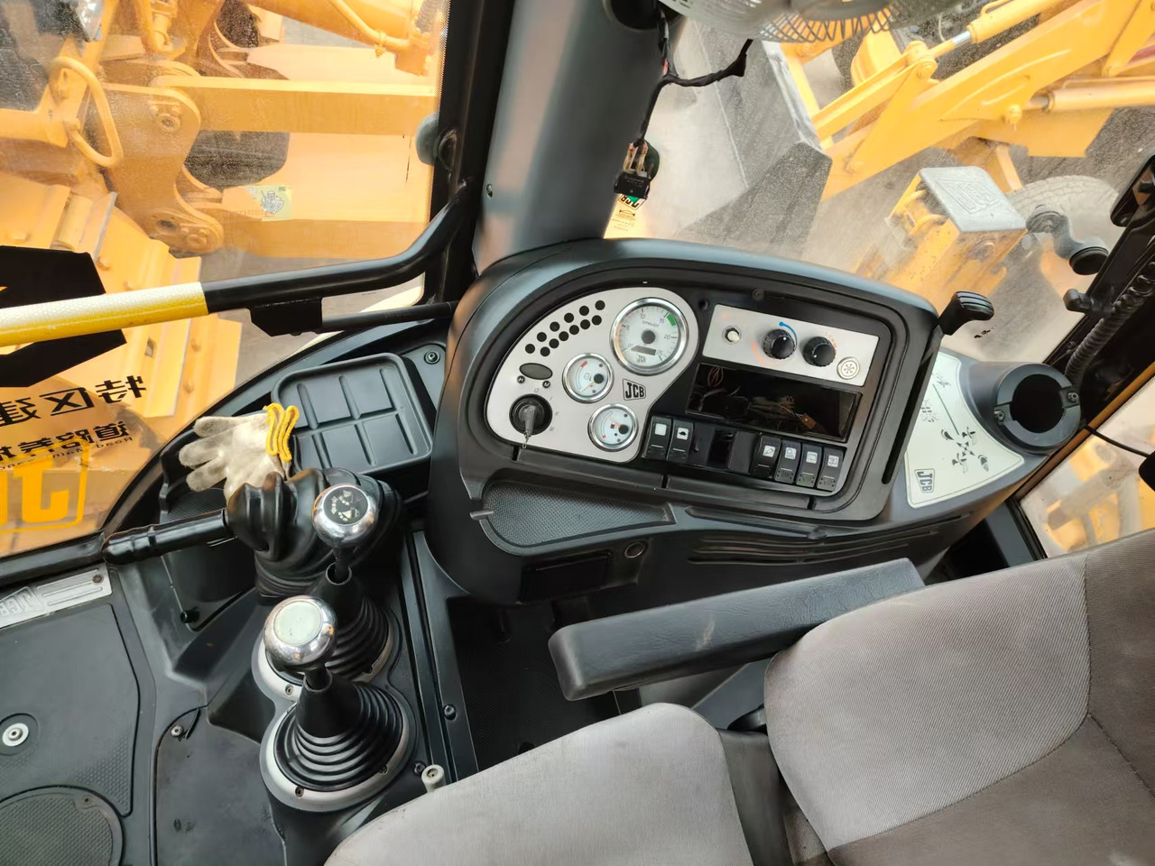 JCB 4CX - Багер-товарач: снимка 1 JCB 4CX - Багер-товарач: снимка 1