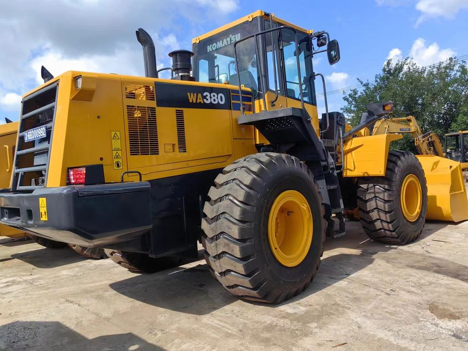 Japan Made Original Komatsu Wa380z-6 Wheel Loader, WA380Z Cheap Used 5ton Payloader Price Low in China - Колесен товарач: снимка 2 Japan Made Original Komatsu Wa380z-6 Wheel Loader, WA380Z Cheap Used 5ton Payloader Price Low in China - Колесен товарач: снимка 2