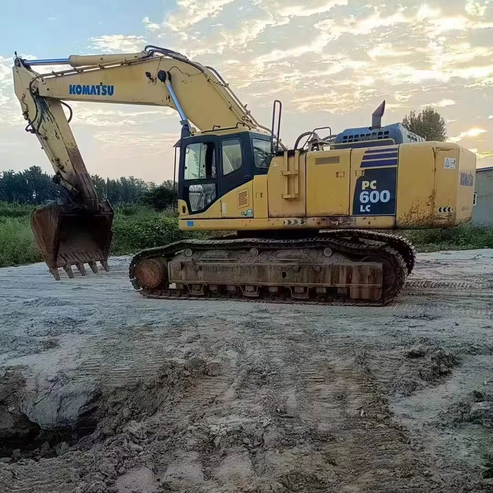 Original Good Condition USED Excavator PC600LC-8 60 Ton Excavator Crawler Excavator for Komatsu on Sale - Верижен багер: снимка 1 Original Good Condition USED Excavator PC600LC-8 60 Ton Excavator Crawler Excavator for Komatsu on Sale - Верижен багер: снимка 1