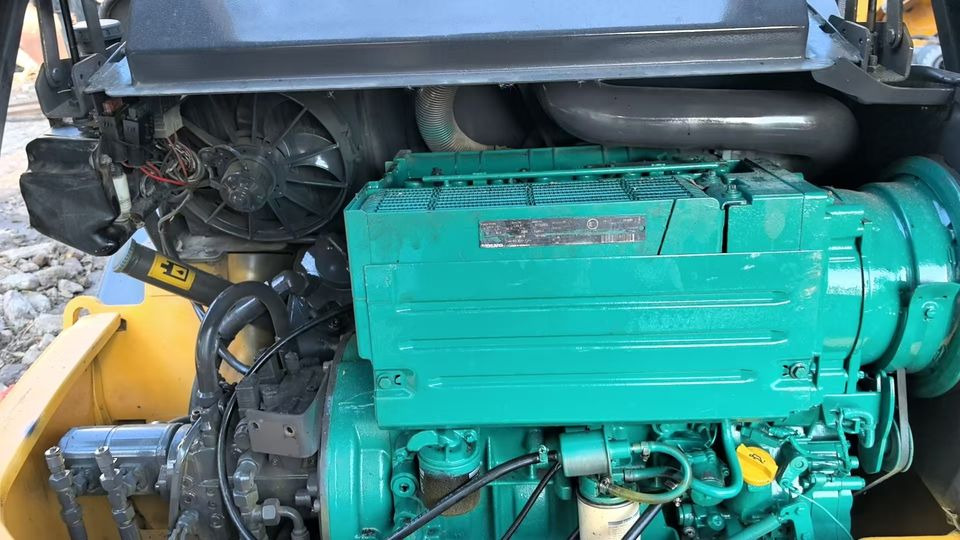 Preferential Price Used Volvo L20F Small Skid Steer Loader Secondhand VOLVO L20f Mini Wheel Loader in Good Condition for Sale - Колесен товарач: снимка 4 Preferential Price Used Volvo L20F Small Skid Steer Loader Secondhand VOLVO L20f Mini Wheel Loader in Good Condition for Sale - Колесен товарач: снимка 4