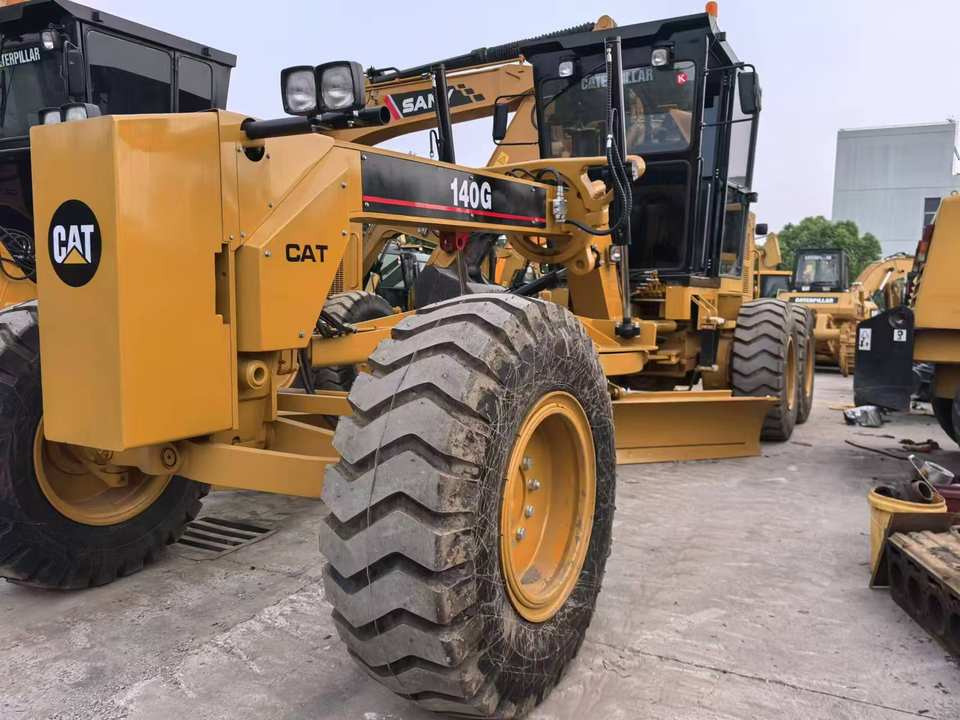 Second Hand Used Construction Machinery Japanese CAT 140G Grader Caterpillar Brand for Sale With Good Condition and Price - Грейдер: снимка 2 Second Hand Used Construction Machinery Japanese CAT 140G Grader Caterpillar Brand for Sale With Good Condition and Price - Грейдер: снимка 2