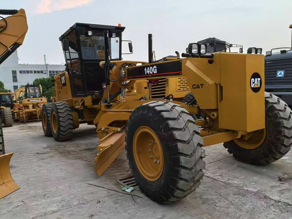 Second Hand Used Construction Machinery Japanese CAT 140G Grader Caterpillar Brand for Sale With Good Condition and Price - Грейдер: снимка 4 Second Hand Used Construction Machinery Japanese CAT 140G Grader Caterpillar Brand for Sale With Good Condition and Price - Грейдер: снимка 4