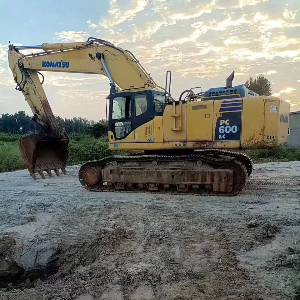 USED EXCAVATOR Good Condition Komatsu PC600-8 Original Japan Cheap Used Excavators Used Original Japan Komatsu PC600 - Верижен багер: снимка 1 USED EXCAVATOR Good Condition Komatsu PC600-8 Original Japan Cheap Used Excavators Used Original Japan Komatsu PC600 - Верижен багер: снимка 1