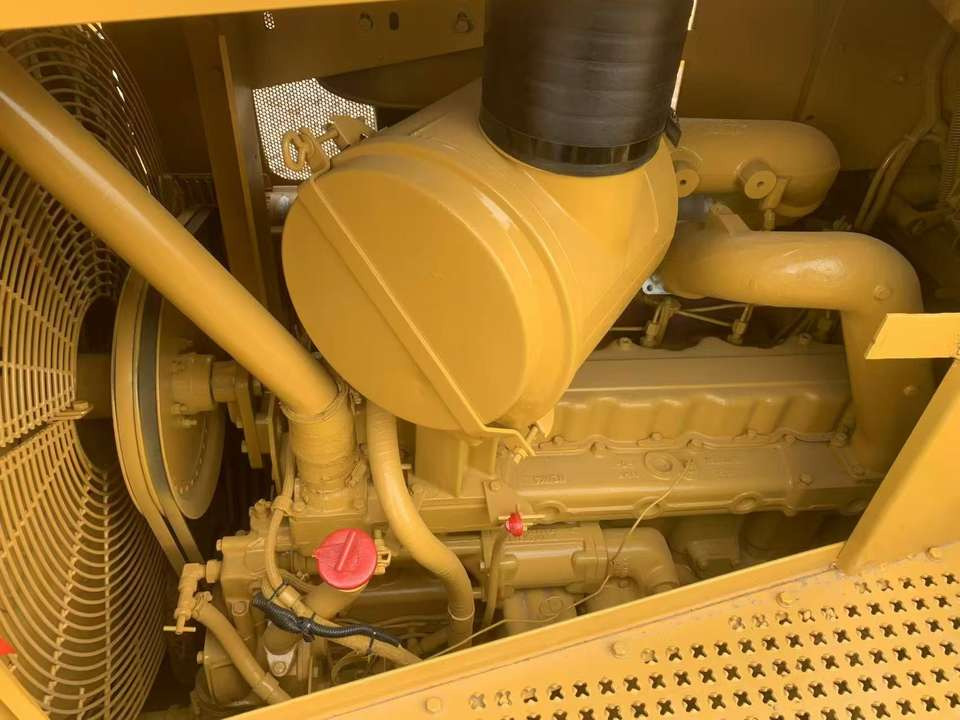 Used Machinery Caterpillar CAT D8R Bulldozer With Ripper Construction & Building Machinery Second Hand - Булдозер: снимка 4 Used Machinery Caterpillar CAT D8R Bulldozer With Ripper Construction & Building Machinery Second Hand - Булдозер: снимка 4