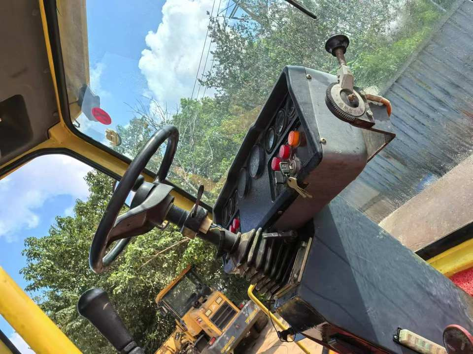 Used Original Road Roller DYNAPAC CA6500D Road Rollers High Quality Second Hand Construction Machinery - Компактор: снимка 5 Used Original Road Roller DYNAPAC CA6500D Road Rollers High Quality Second Hand Construction Machinery - Компактор: снимка 5