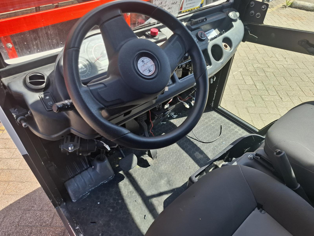 Aixam Mega E-Worker Elektrische Bakwagen RV-606-R - Голф количка: снимка 4 Aixam Mega E-Worker Elektrische Bakwagen RV-606-R - Голф количка: снимка 4