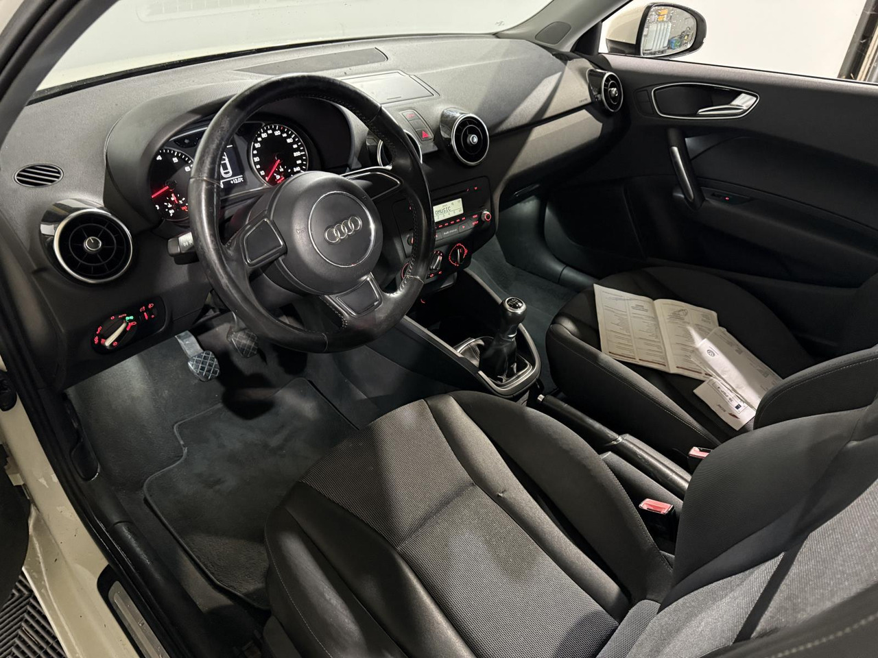 Audi | A1 | 1.2 TFSI Ambition Pro Line | 2011 | 173.570 km | 38PBP4 | Logisch - Хечбек: снимка 4 Audi | A1 | 1.2 TFSI Ambition Pro Line | 2011 | 173.570 km | 38PBP4 | Logisch - Хечбек: снимка 4