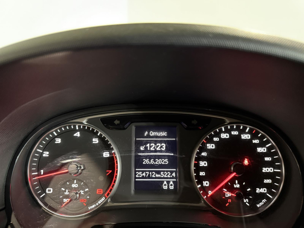 Audi A1 1.2 TFSI Attraction Pro Line Business 2011 254.714 km 76-PBP-8 - Хечбек: снимка 4 Audi A1 1.2 TFSI Attraction Pro Line Business 2011 254.714 km 76-PBP-8 - Хечбек: снимка 4