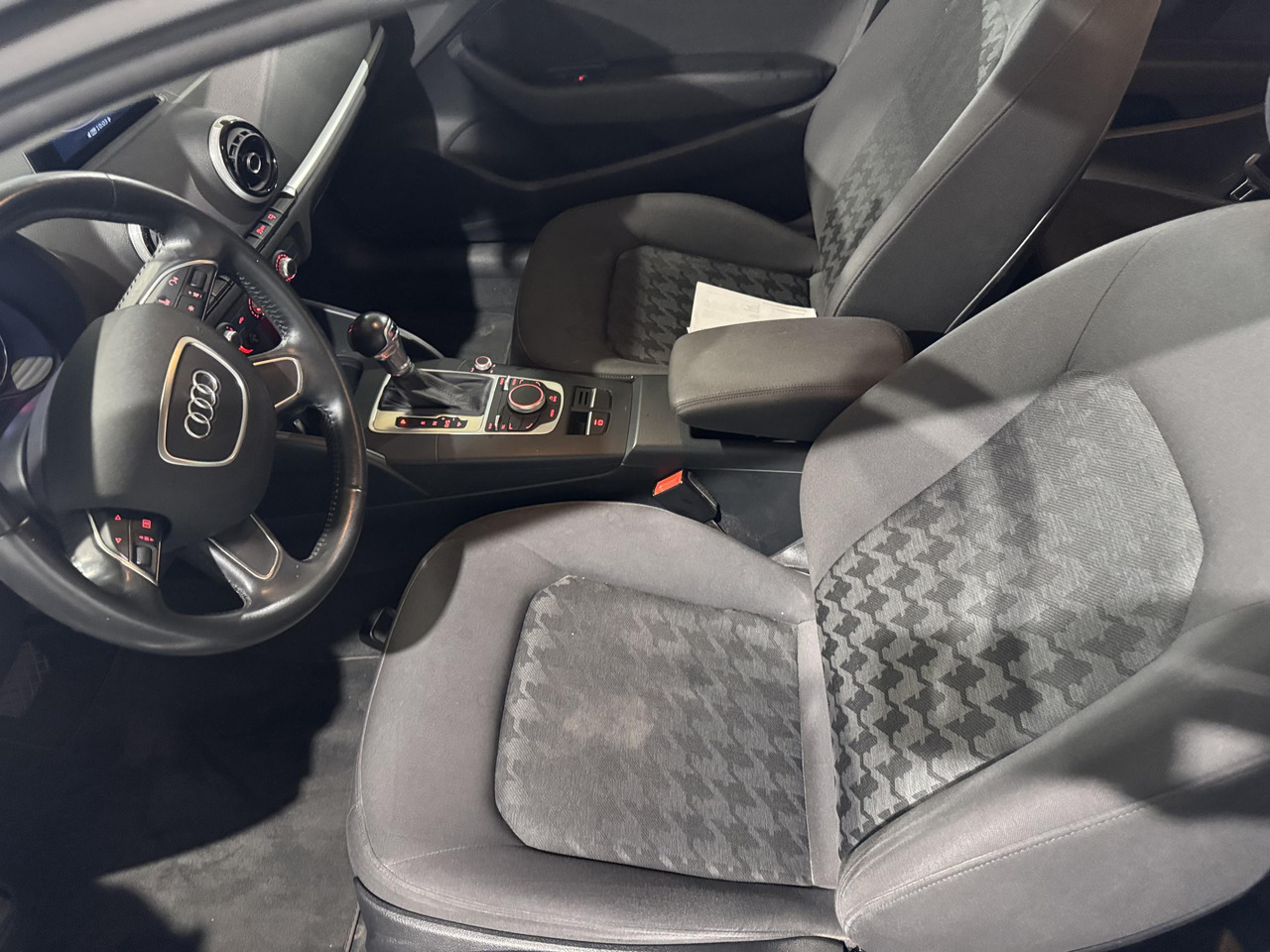 Audi A3 1.2 TFSI Attraction Pro Line Aut.| 2015 | 177.618 km | HD-546-X - Хечбек: снимка 5 Audi A3 1.2 TFSI Attraction Pro Line Aut.| 2015 | 177.618 km | HD-546-X - Хечбек: снимка 5