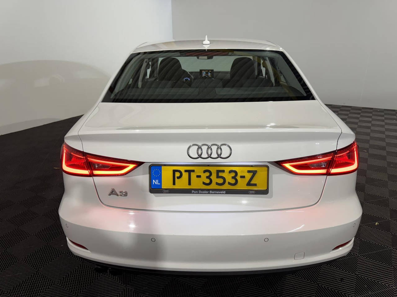 Audi | A3 Limousine | 1.4 TFSI Attraction Pro Line Plus Automaat | 2016 | 256.538 km | PT353Z | Geen oordeel - Седан: снимка 5 Audi | A3 Limousine | 1.4 TFSI Attraction Pro Line Plus Automaat | 2016 | 256.538 km | PT353Z | Geen oordeel - Седан: снимка 5