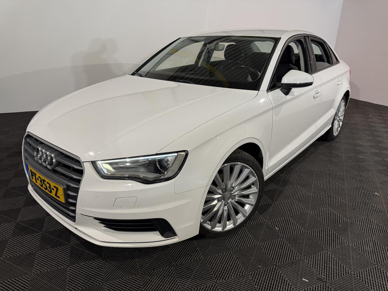 Audi | A3 Limousine | 1.4 TFSI Attraction Pro Line Plus Automaat | 2016 | 256.538 km | PT353Z | Geen oordeel - Седан: снимка 1 Audi | A3 Limousine | 1.4 TFSI Attraction Pro Line Plus Automaat | 2016 | 256.538 km | PT353Z | Geen oordeel - Седан: снимка 1