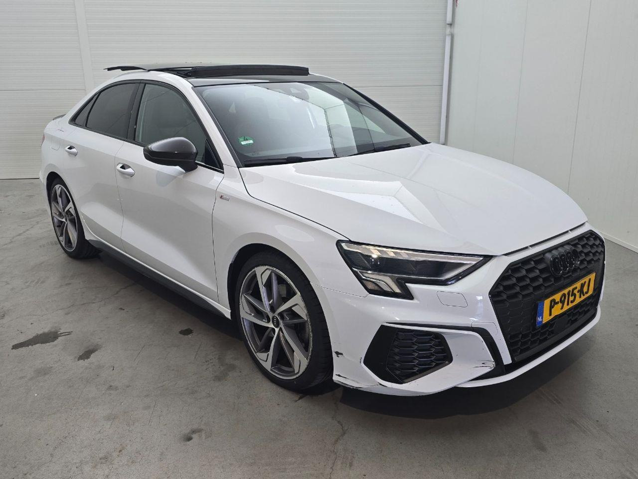 Audi A3 Limousine 35 TFSI edition one | 2021 | 65.827 km | Automaat | P915KJ | NAP: Geen oordeel - Седан: снимка 2 Audi A3 Limousine 35 TFSI edition one | 2021 | 65.827 km | Automaat | P915KJ | NAP: Geen oordeel - Седан: снимка 2