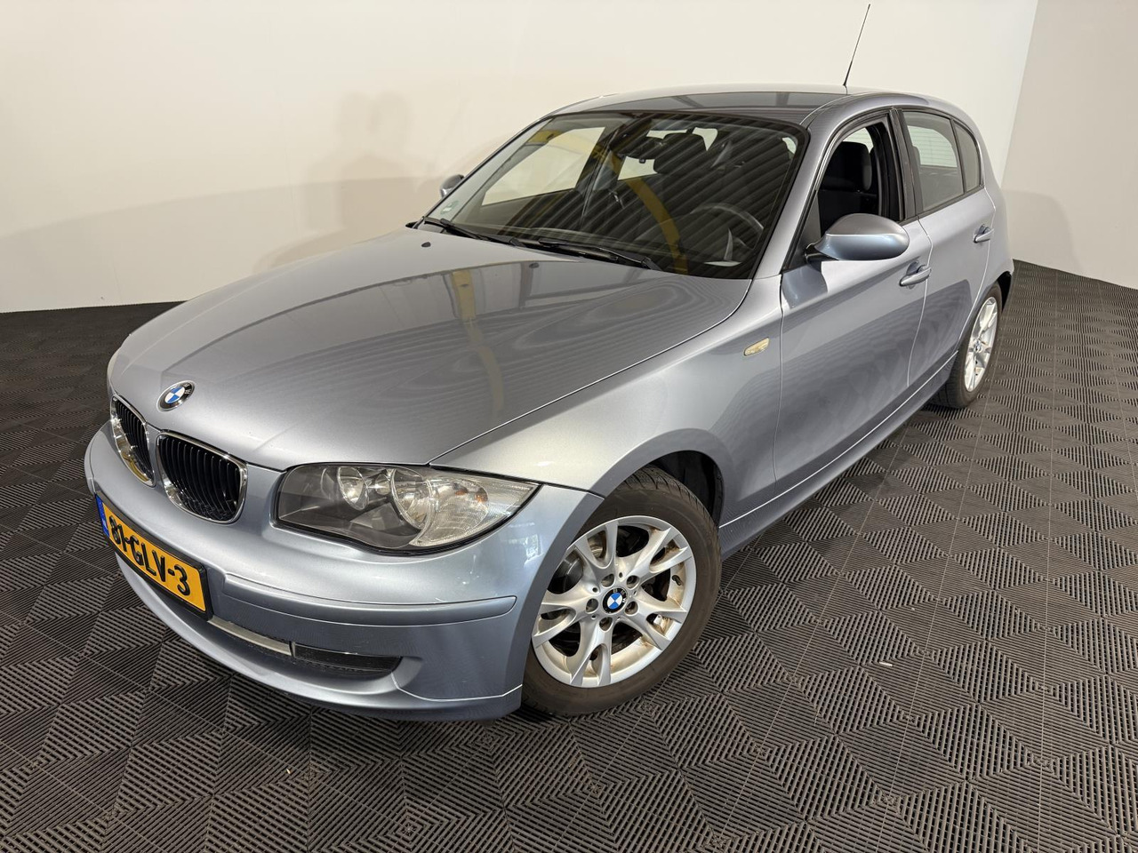 Хечбек BMW | 1-serie | 116i Business Line | 2008 | 251.500 km | 81GLV3 | Logisch: снимка 1