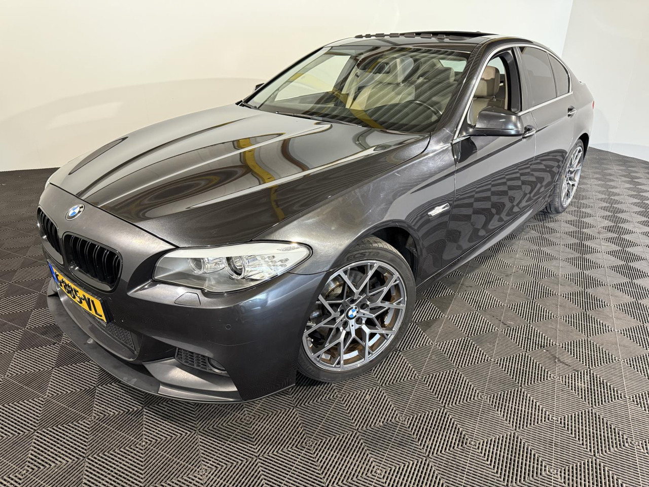 BMW 5-serie 523i High Executive M-sport | 2011 | 259.445 km | G-885- VL - Седан: снимка 1 BMW 5-serie 523i High Executive M-sport | 2011 | 259.445 km | G-885- VL - Седан: снимка 1
