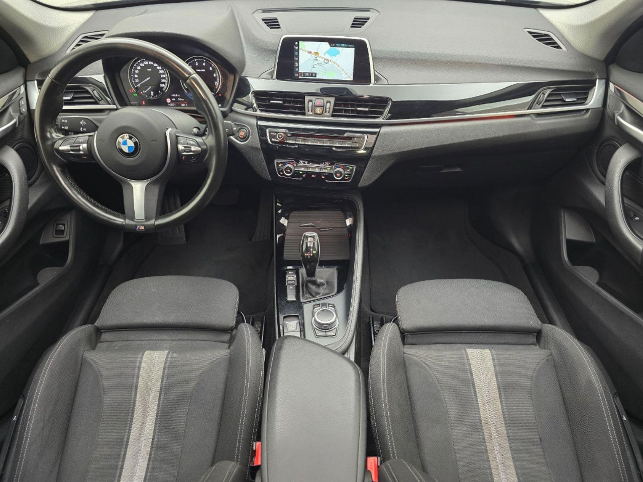BMW X1 sDrive20i Executive Edition | 2019 | 143.771 km | Automaat | X867FB | NAP: Geen oordeel - Джип: снимка 5 BMW X1 sDrive20i Executive Edition | 2019 | 143.771 km | Automaat | X867FB | NAP: Geen oordeel - Джип: снимка 5