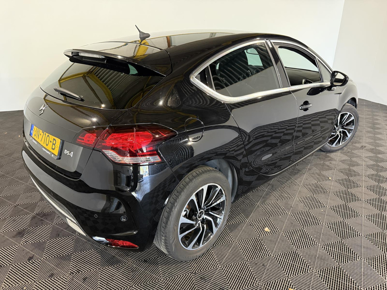 DS 4 1.2 PureTech Business | 2016 | 154.325 km | JN-710-B - Хечбек: снимка 3 DS 4 1.2 PureTech Business | 2016 | 154.325 km | JN-710-B - Хечбек: снимка 3