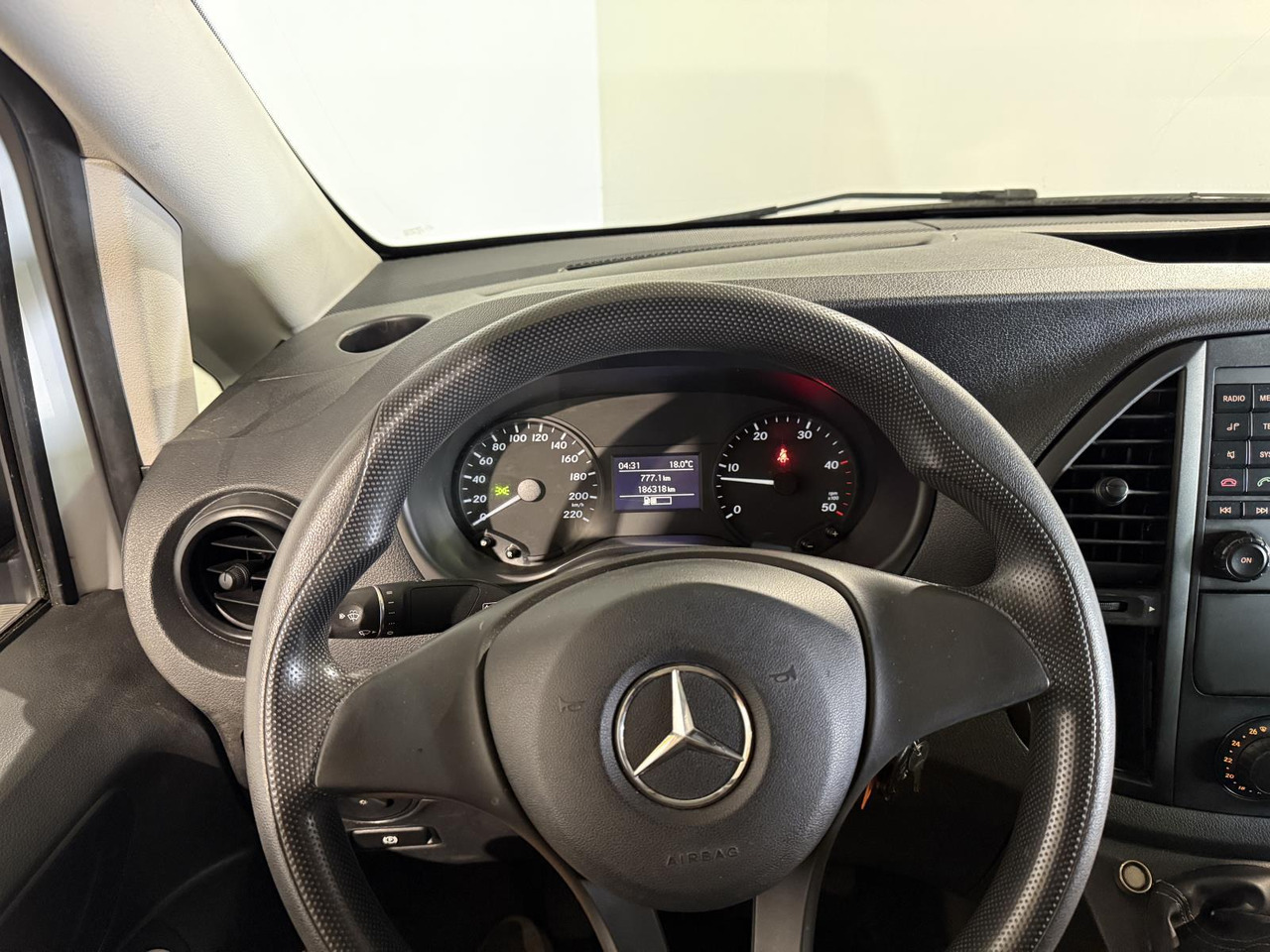 Mercedes-Benz | Vito | 114 CDI Lang | 2018 | 186.318 km | V898LH | Logisch - Друга техника: снимка 3 Mercedes-Benz | Vito | 114 CDI Lang | 2018 | 186.318 km | V898LH | Logisch - Друга техника: снимка 3