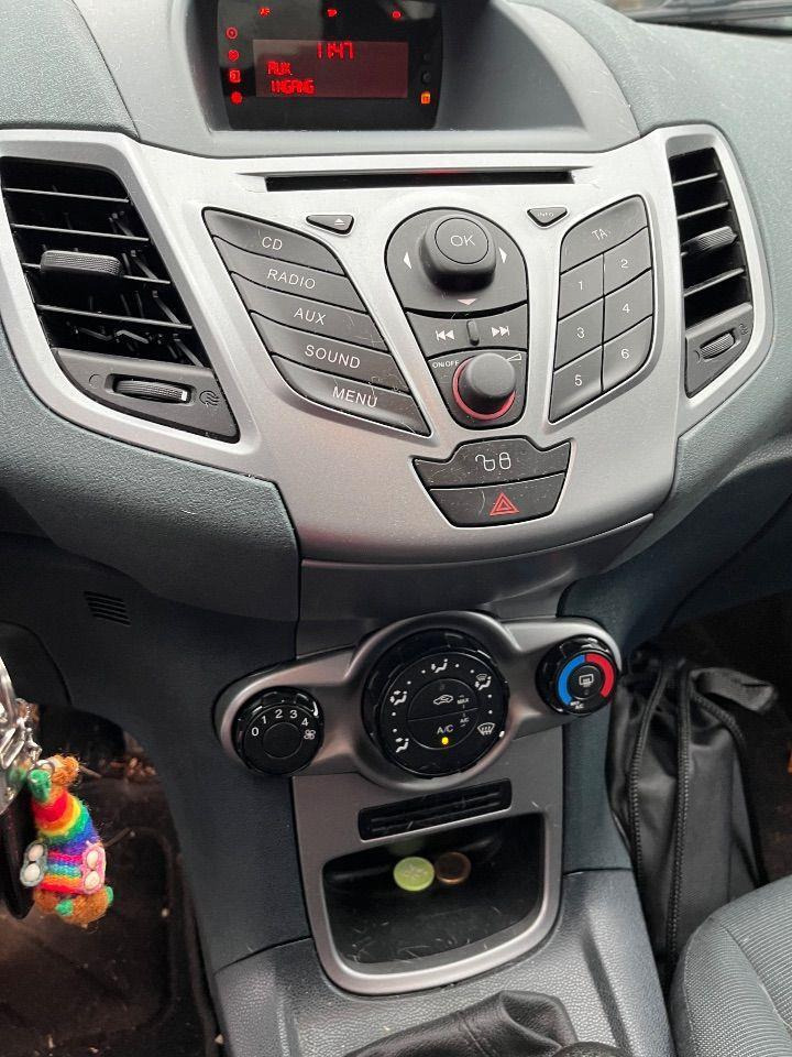 Ford Fiesta 1.25 Limited | 2011 | 186.640 km | 30PHS3 | NAP: Logisch - Хечбек: снимка 5 Ford Fiesta 1.25 Limited | 2011 | 186.640 km | 30PHS3 | NAP: Logisch - Хечбек: снимка 5