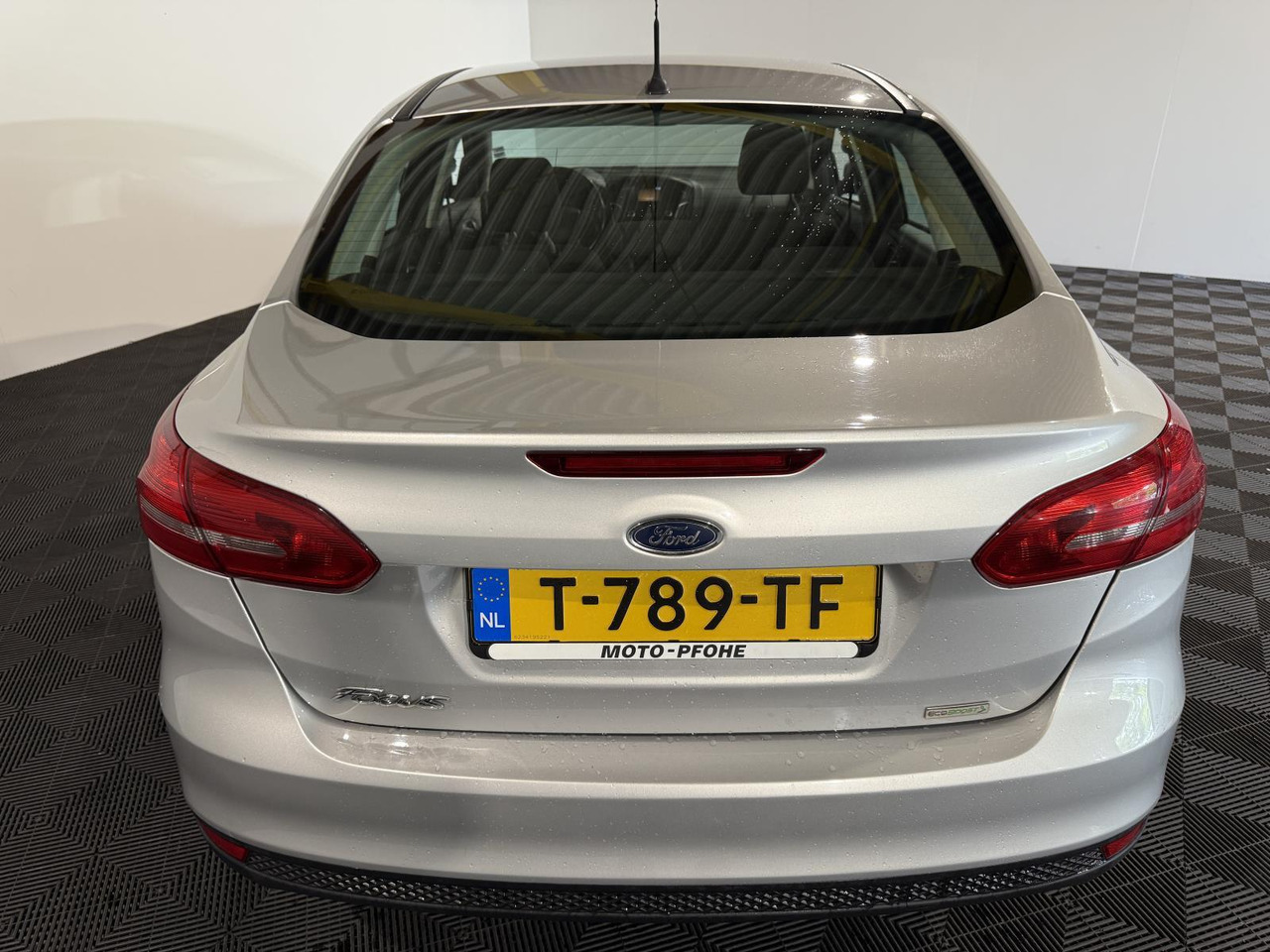 Ford Focus 1.0 Trend Edition 2015 206.005 km T-789-TF - Седан: снимка 4 Ford Focus 1.0 Trend Edition 2015 206.005 km T-789-TF - Седан: снимка 4